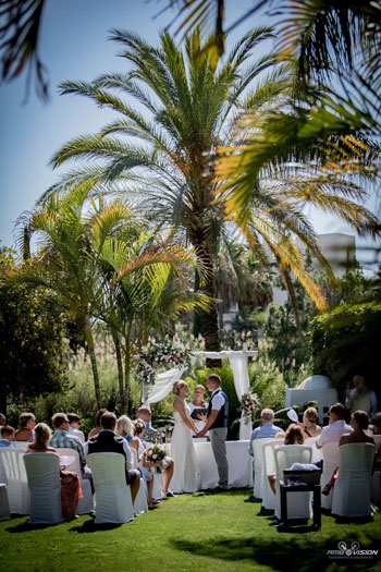 wedding ceremony in tropical gardens spain